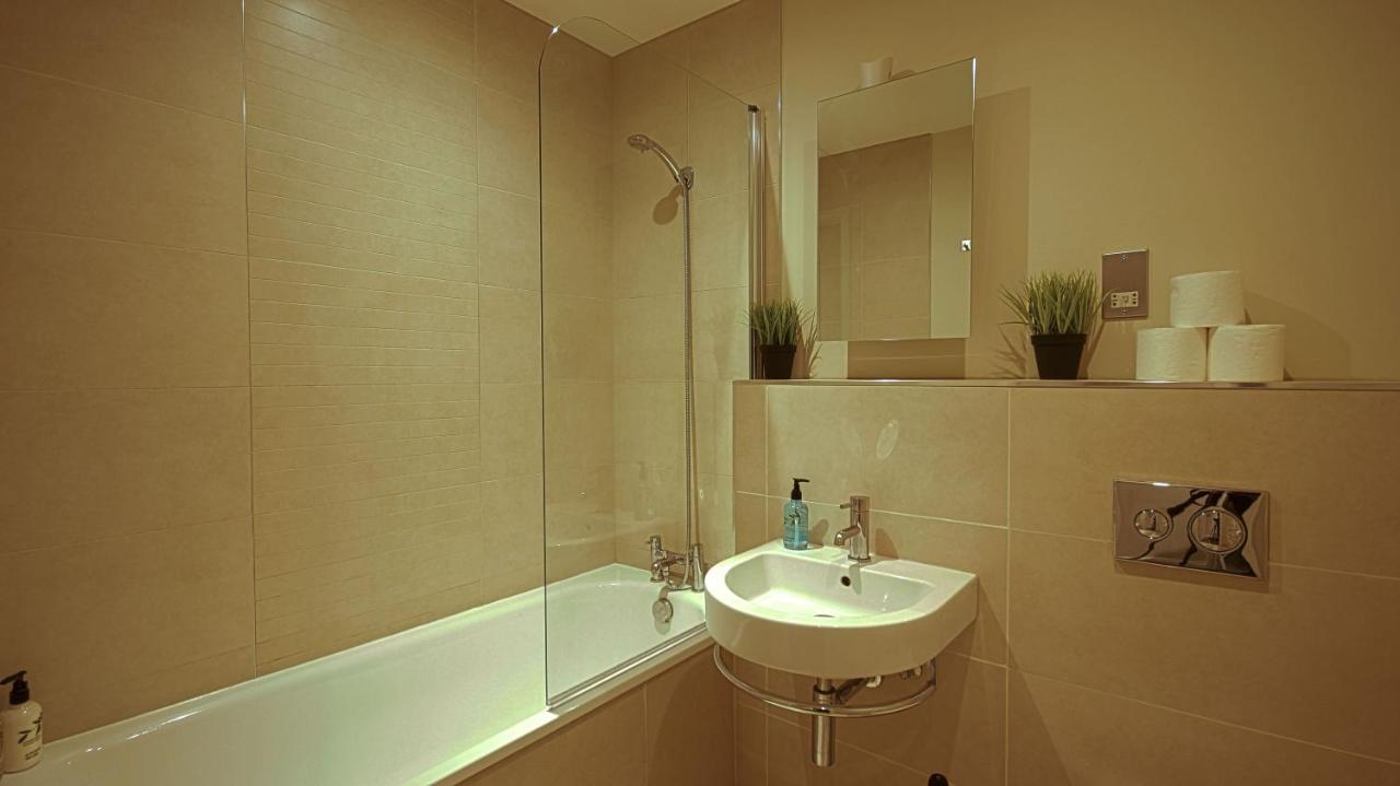 Superb City Center 1 Or 2 Bedroom Apts King Bed Southampton Exterior photo