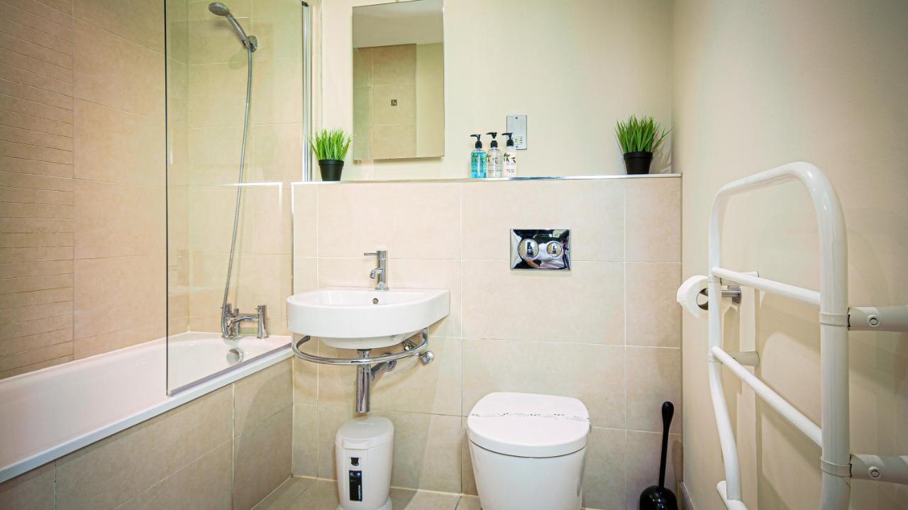 Superb City Center 1 Or 2 Bedroom Apts King Bed Southampton Exterior photo